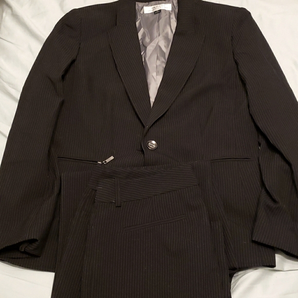 Tahari size 10 pinstripe black white pant suit - Picture 3 of 7